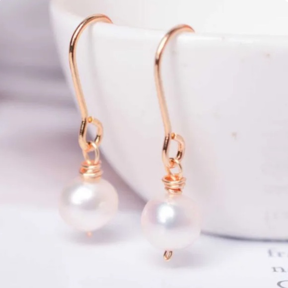 Sundance Jewelry - Biwa Freshwater Pearl & 14 kt Vermiel Earrings 1”